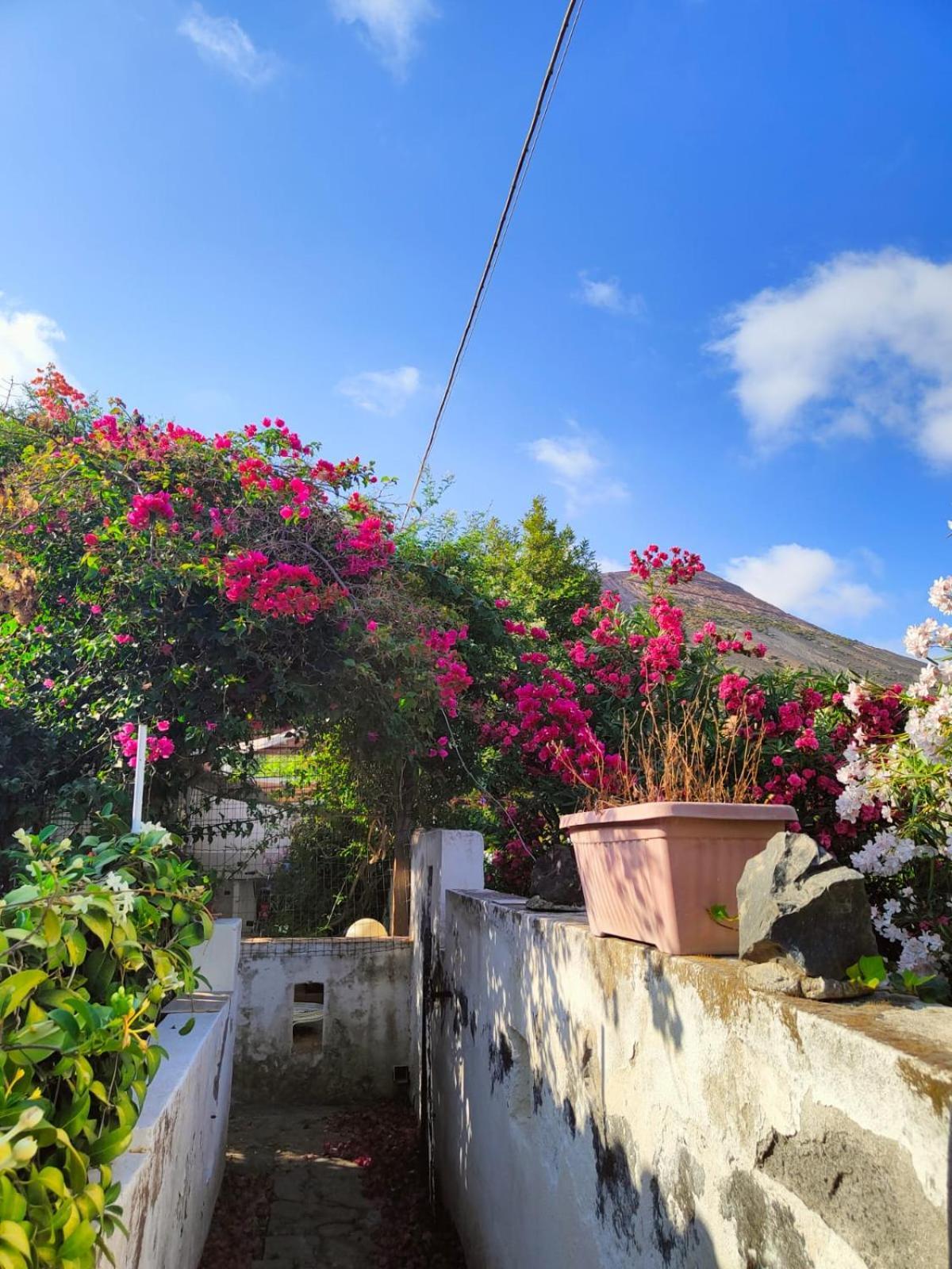 Residence Vulcano Cottage Exterior photo